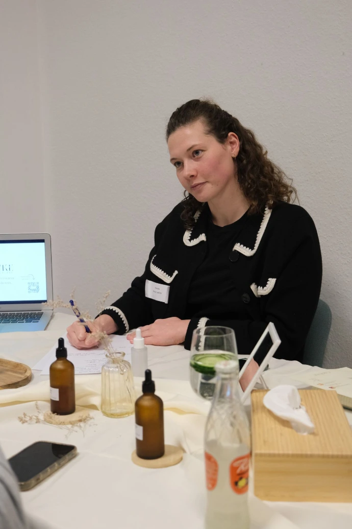 La fondatrice Manon qui travaille