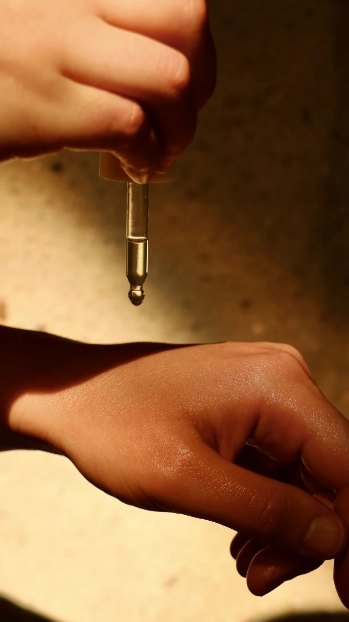 Image avec l'utilisation d'un produit Chouke sur la peau